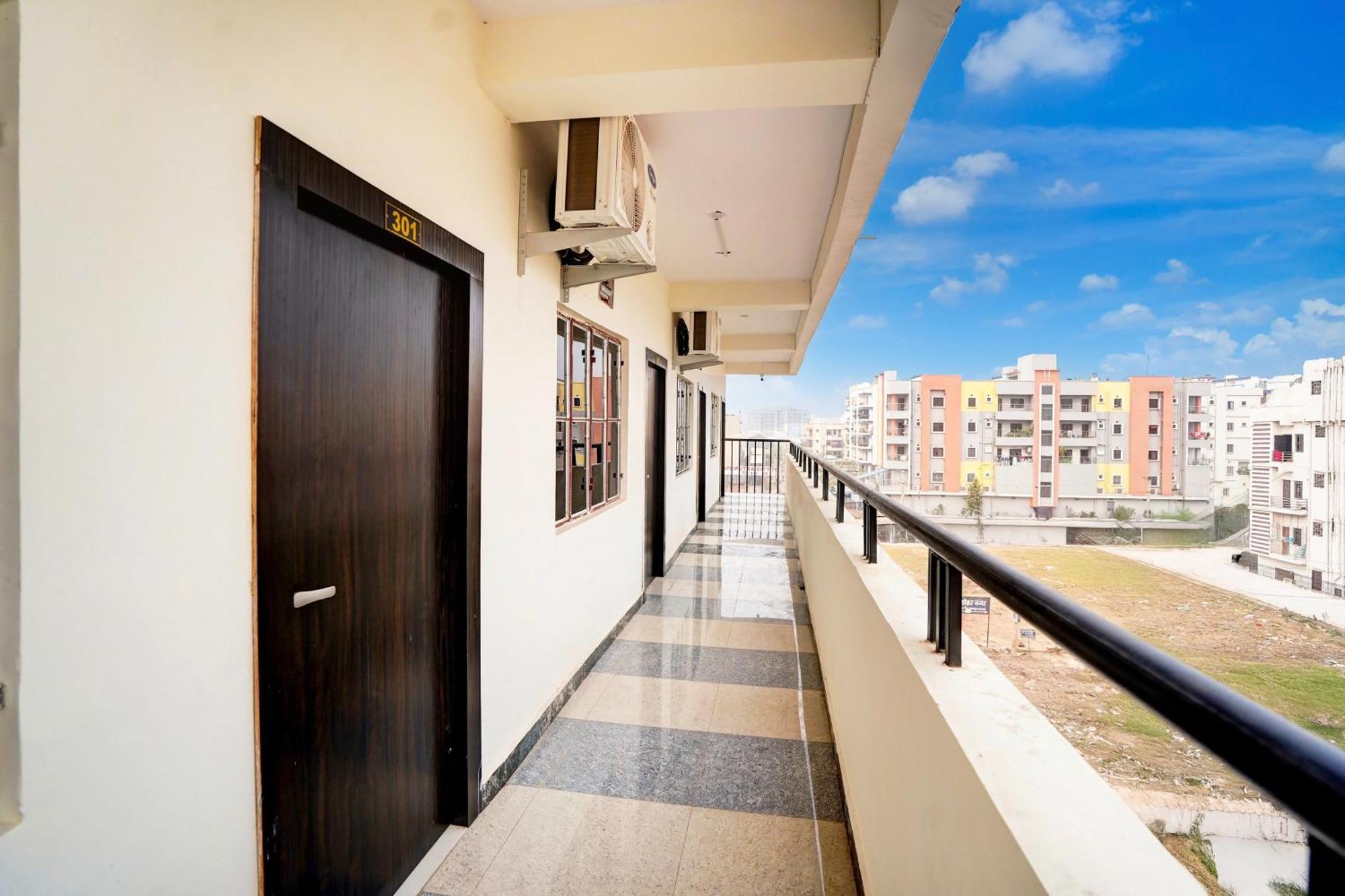 Danapur Hotel O The Crown Inn מראה חיצוני תמונה