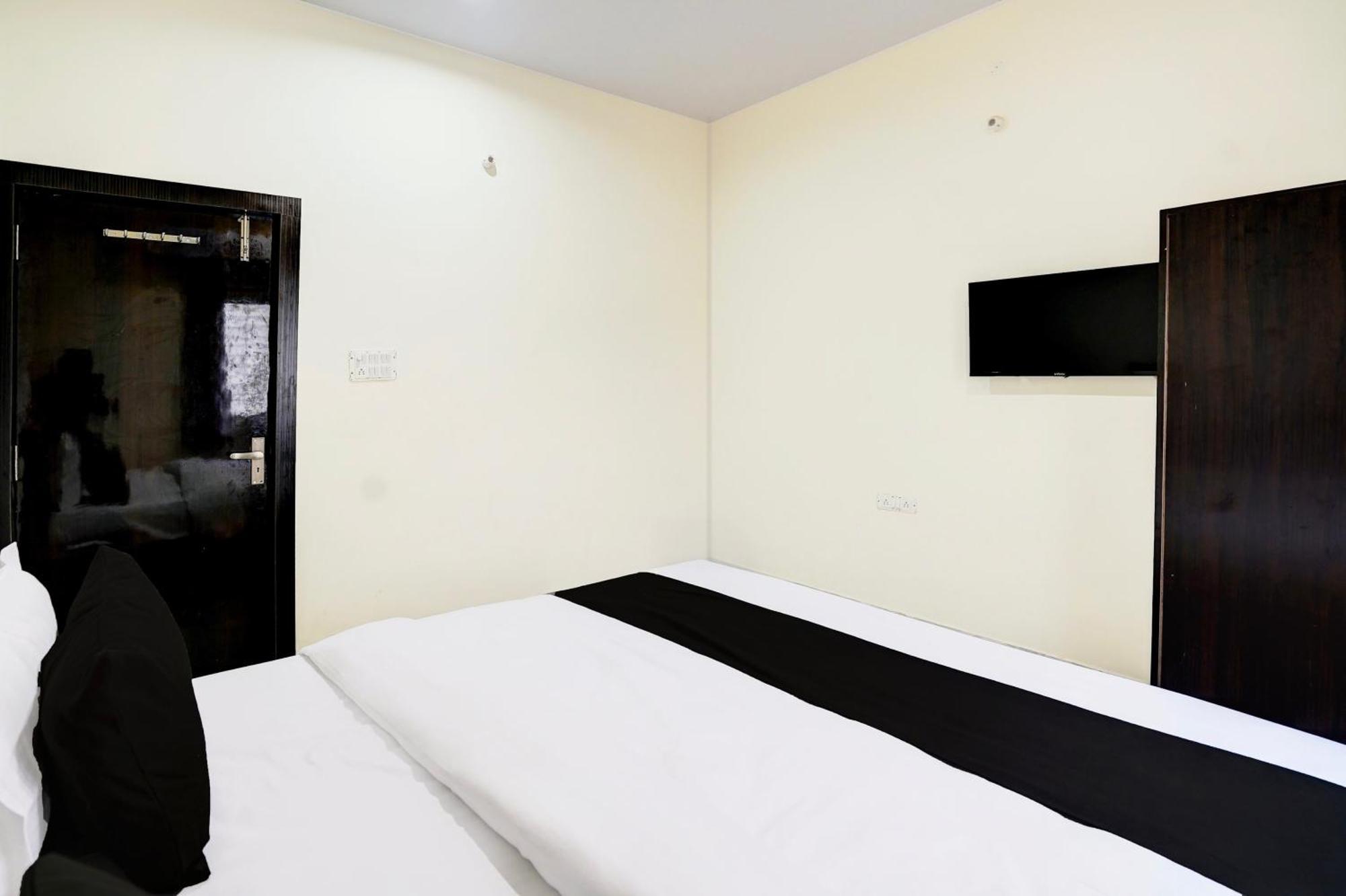 Danapur Hotel O The Crown Inn מראה חיצוני תמונה