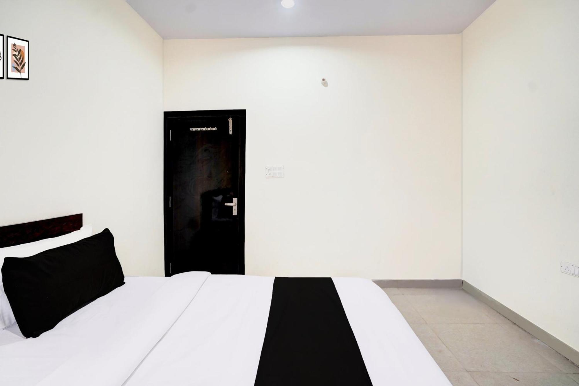 Danapur Hotel O The Crown Inn מראה חיצוני תמונה